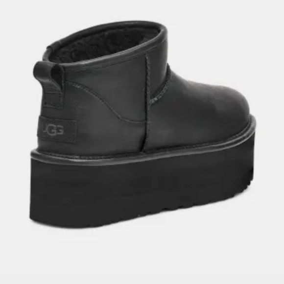 New. Ugg Classic Ultra Mini Platform Leather black - Picture 2 of 2